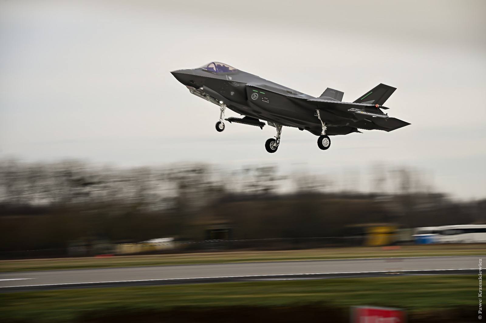 F-35A-demonstration på himlen