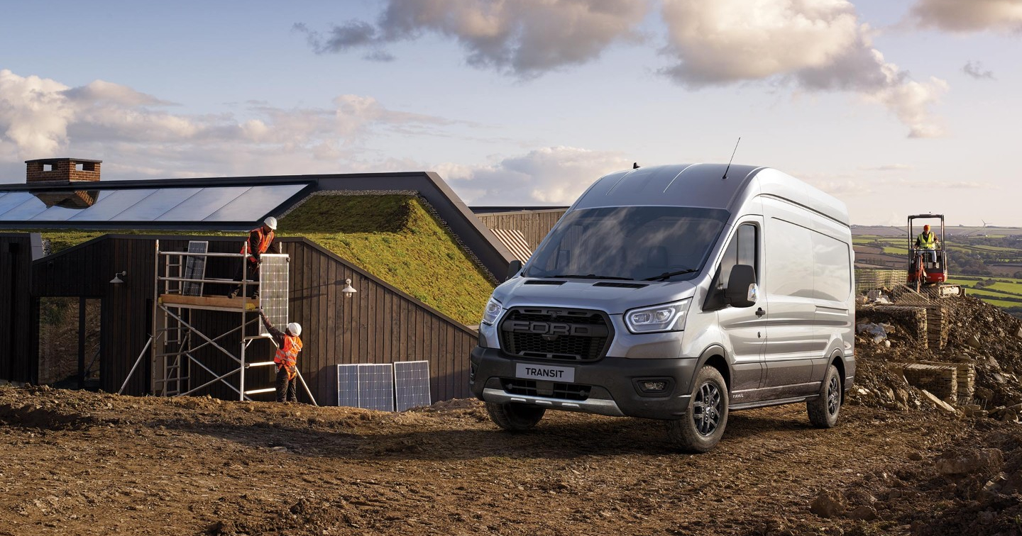 Ford Transit Trail på landet
