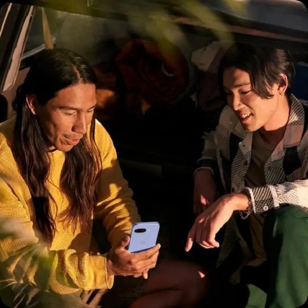 Rendering af Google Pixel 9a i Iris-farve