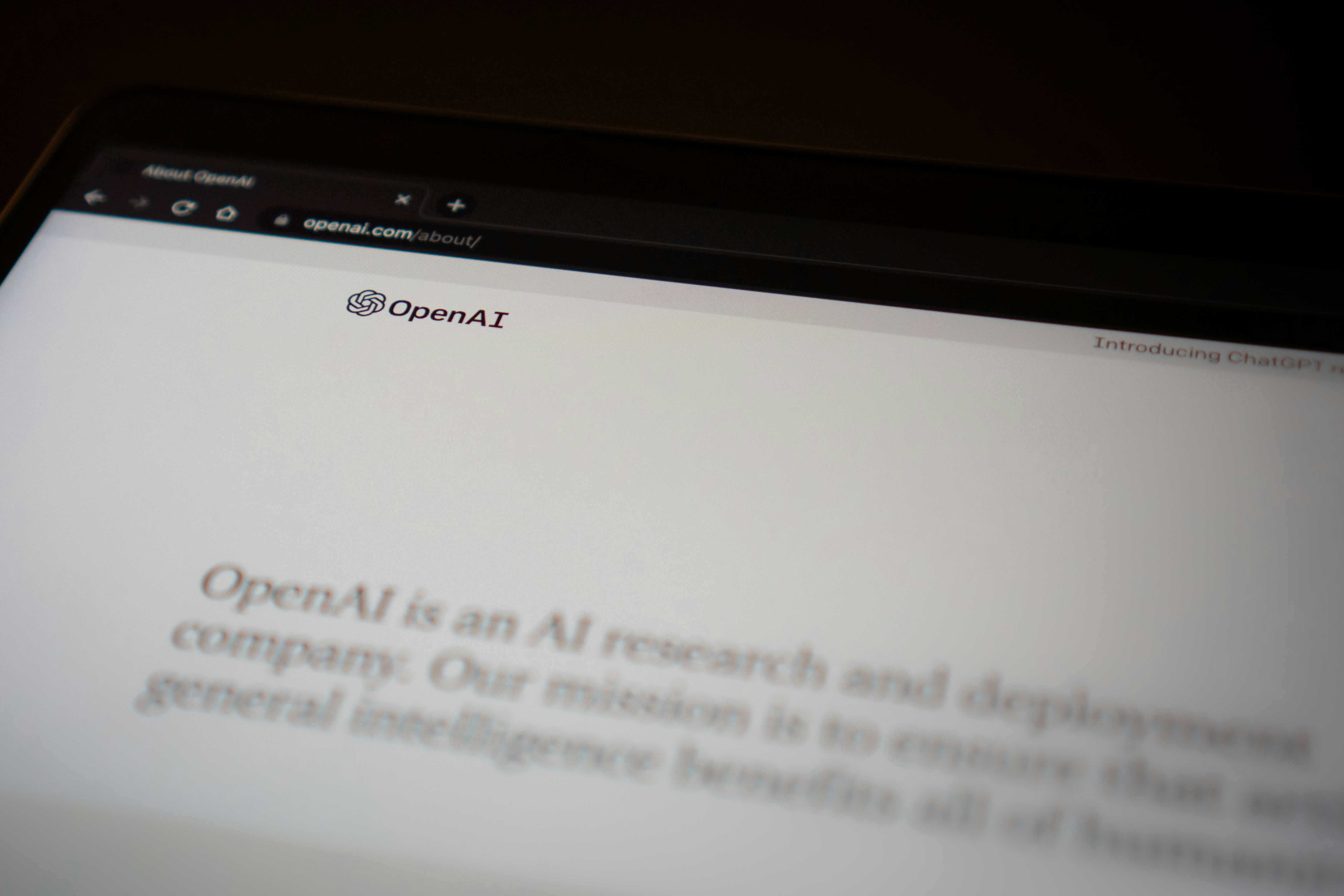 OpenAI og Common Sense Media lancerer initiativ om sikker brug af AI blandt teenagere