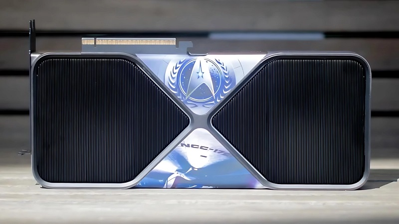 RTX 5090 grafikkort med kunstværk af Enterprise NCC-1701-rumskibet
