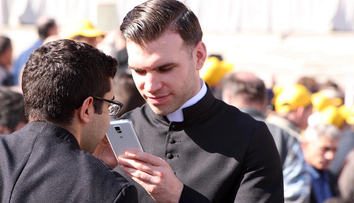 Kunne ikke modstå fristelsen: Præst i Pennsylvania brugte mere end 40.000 dollars fra kirkekassen på mobilspil