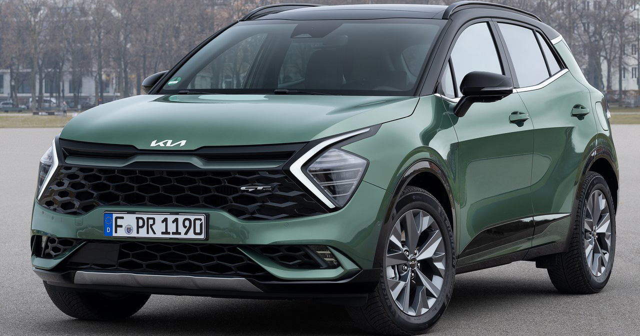 Pre-restyled fifth-generation Kia Sportage