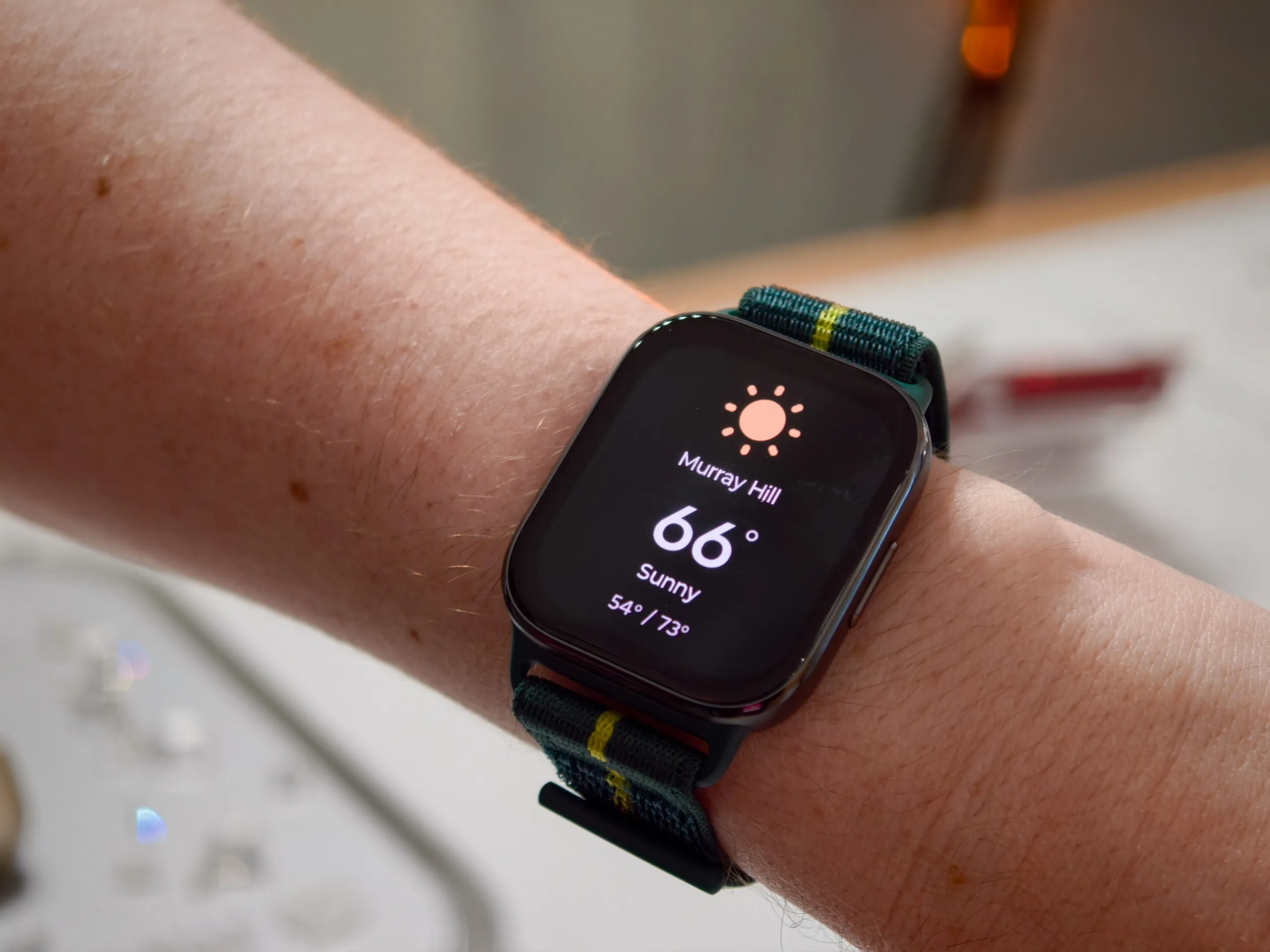 Moto Watch Fit 2025, front view