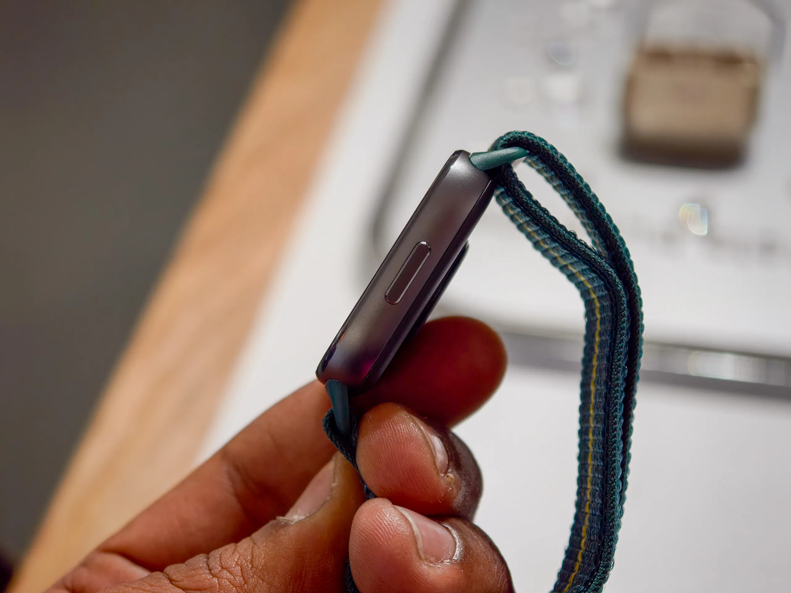 Moto Watch Fit 2025, image on the wrist