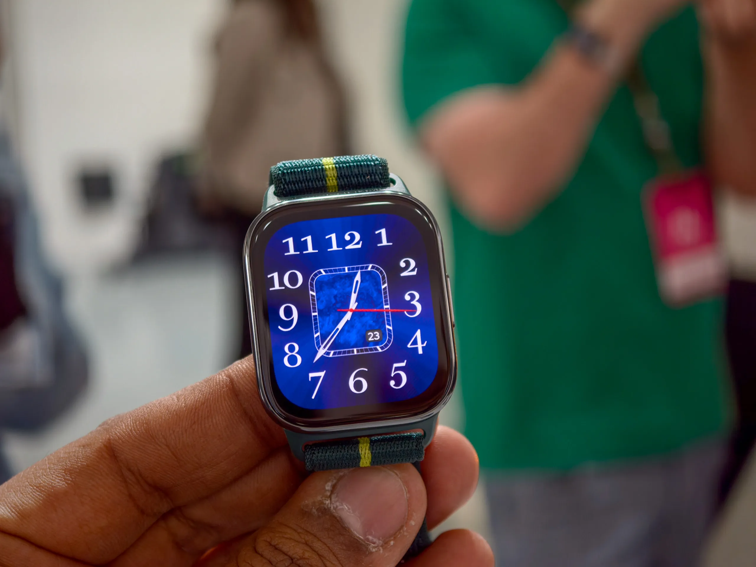 Moto Watch Fit 2025, functions on the screen