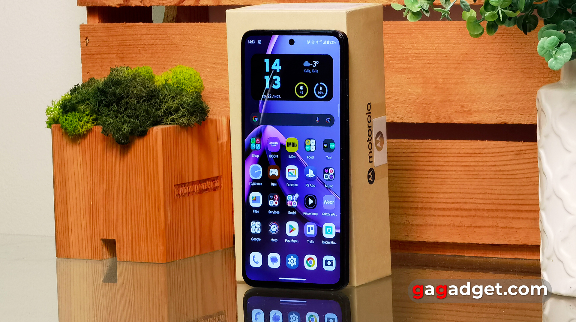 Udvendigt på Motorola Moto G84