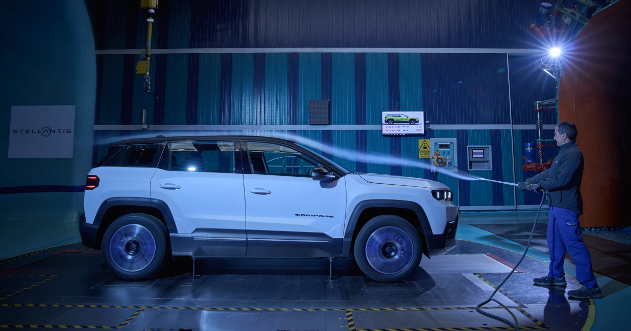 Den nye Jeep Compass i en vindkanal.