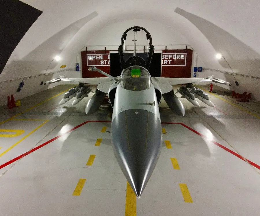 Pakistans JF-17 Block III Thunder kampfly med PL-15 missiler