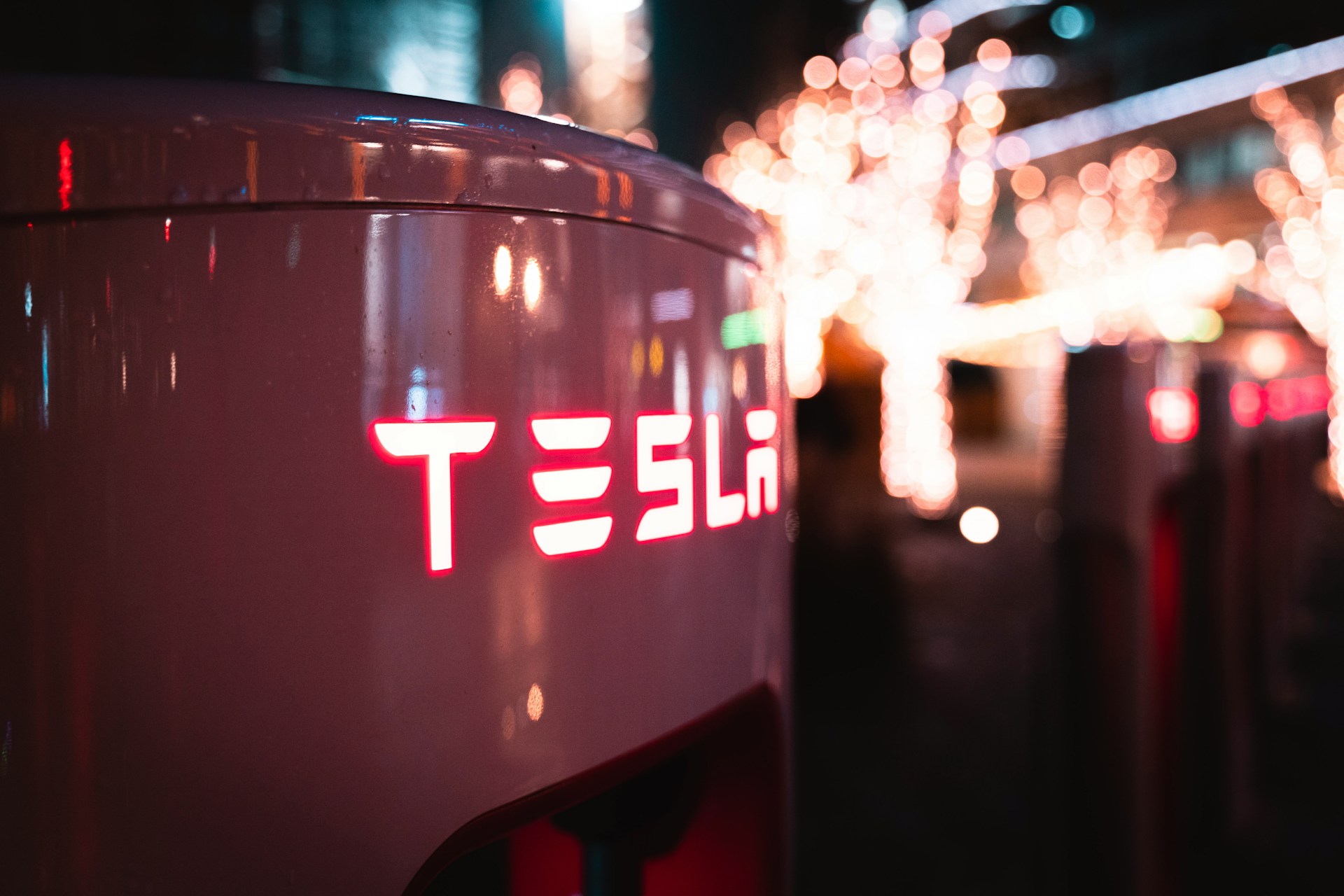 Tesla inddrager Apple i retssag om dødelig autopilot-ulykke