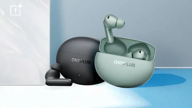 På høretelefoner OnePlus Buds 4