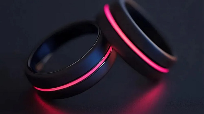 Raw Ring smart ring on the backdrop of love