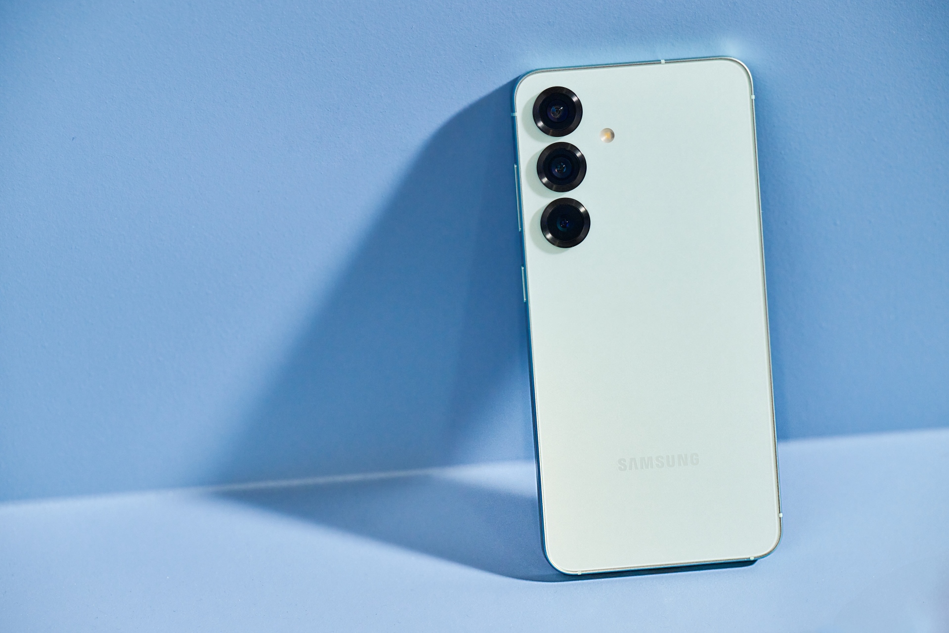 Samsung Galaxy S25+ i farven Mint