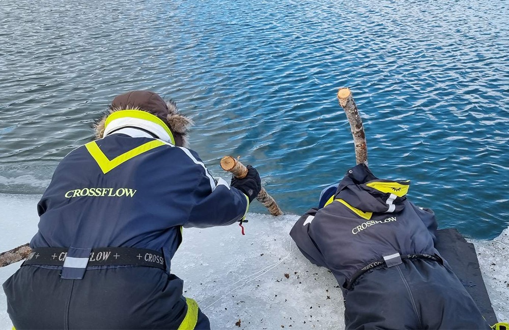 Samsung Galaxy S23 Ultra i iskold vand