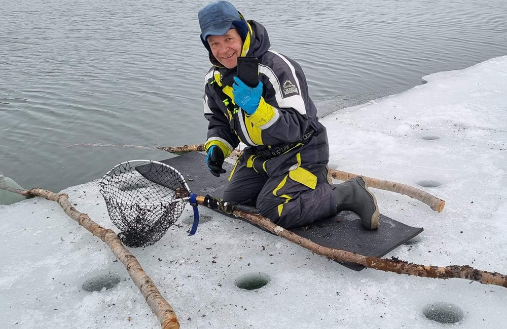 Test af Galaxy S23 Ultra i en iskold flod