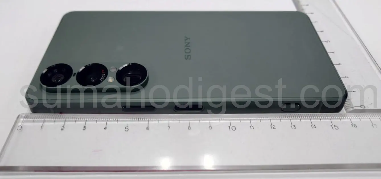 Sony Xperia 1 VII billede i mørkegrøn farve