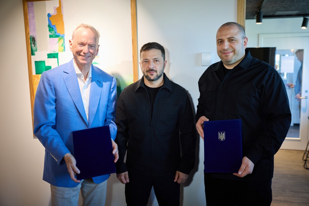 Præsident for Ukraine Volodymyr Zelenskyy, Forsvarsminister for Ukraine Rustem Umerov og CEO for Swift Beat, LLC Eric Schmidt