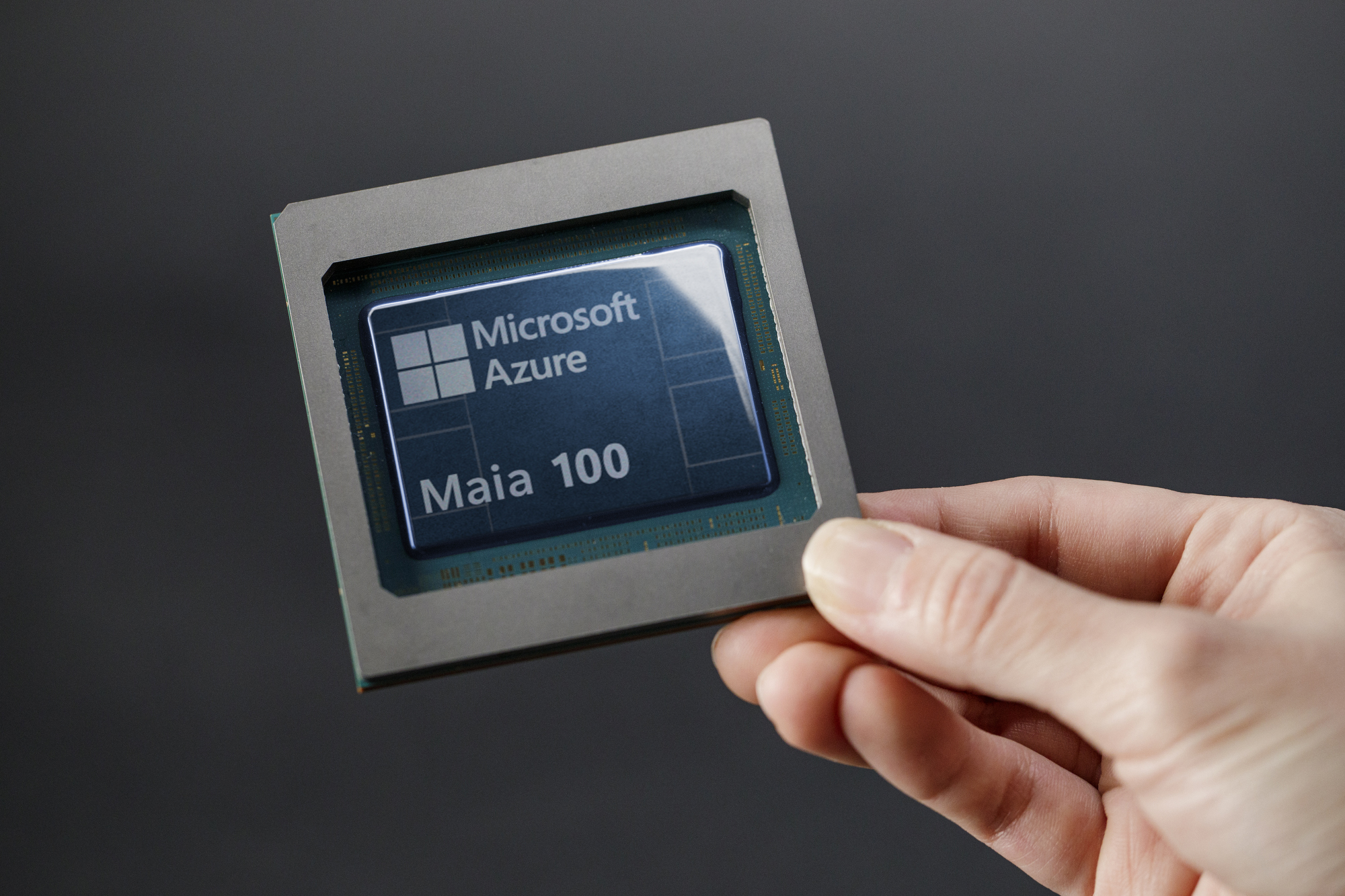 Microsoft afslører sine egne chips til kunstig intelligens for at undgå afhængighed af NVIDIA