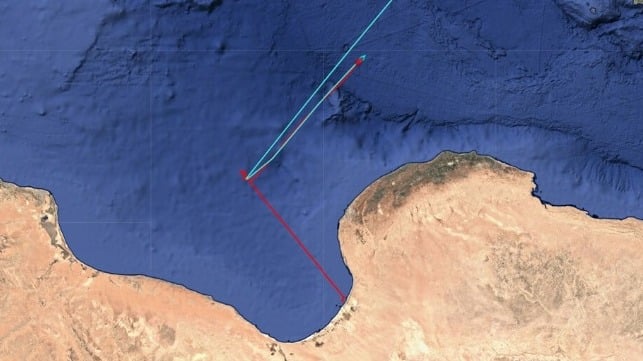 Den Vilamoura tankskib (rød) slæbt af Boka Summit (blå)