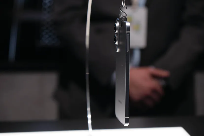 Formentlig touch-knappen på venstre kant af Galaxy S25 Edge