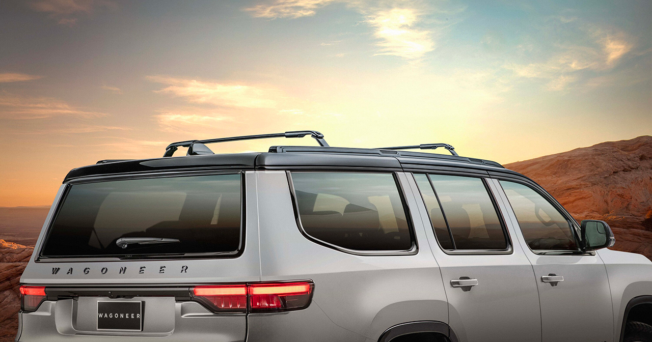 Jeep Wagoneer Overland - view 3